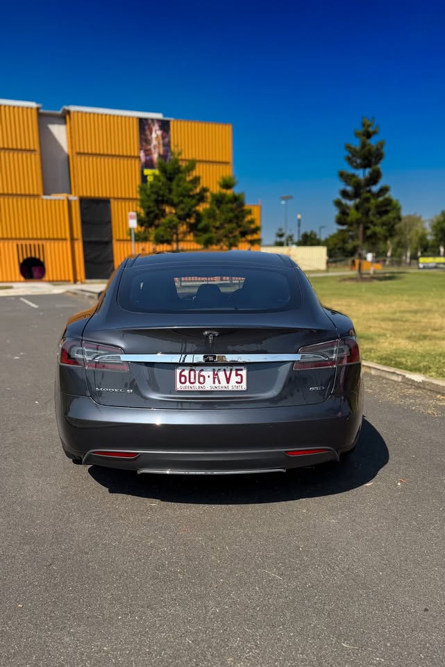 2015 Tesla Model S 85 6.jpg